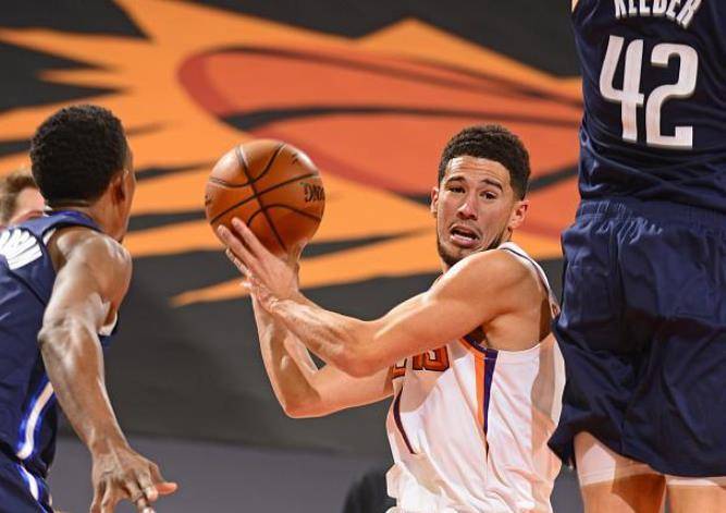  独行侠新援首秀亮眼，哈达威三分雨浇灭马刺  