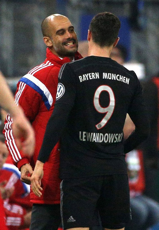  拜仁慕尼黑客场奏凯，强势登顶德甲榜首  